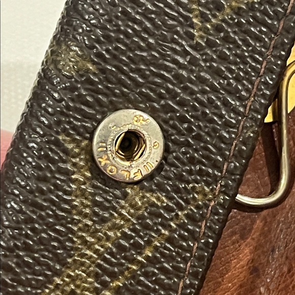Louis Vuitton Monogram 3-Key Holder - Picture 9 of 9